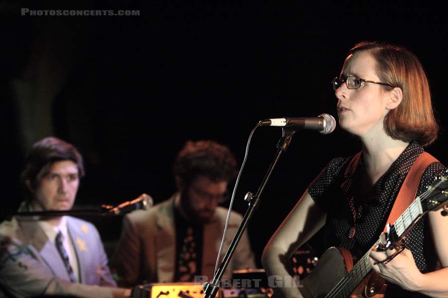 LAURA VEIRS - 2007-04-24 - PARIS - La Maroquinerie - 